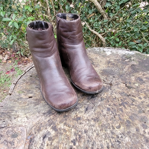 Women Vintage Brown Leather Ankle Boots By Croft and Barrow Size 7M/Women Leathe - Picture 1 of 8